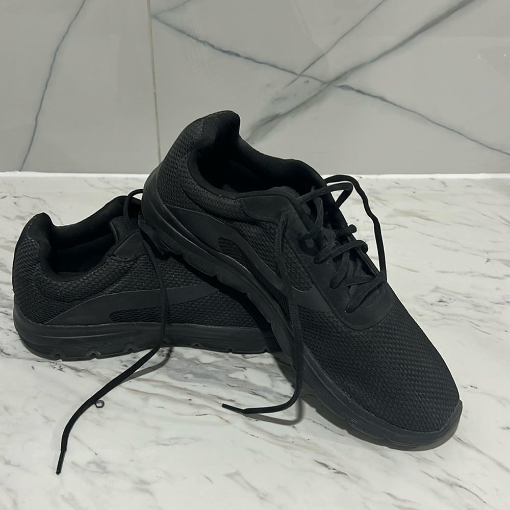 Air walk brand new athletic shoes